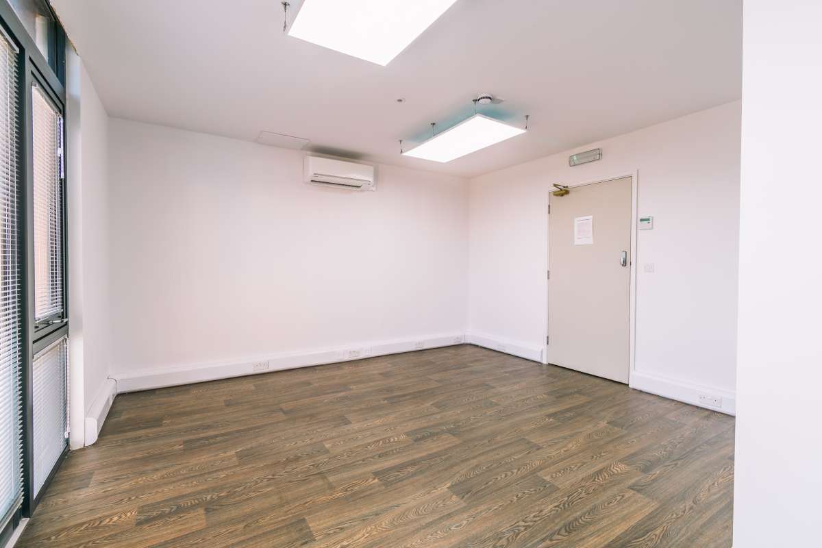 Office in Colchester - photo 3