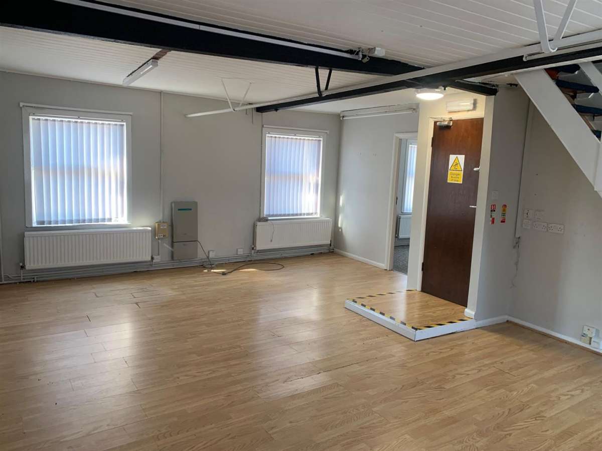 Office in Shepshed - photo 4