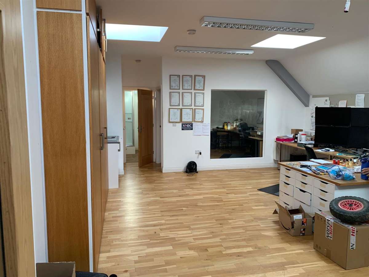 Office in Sileby - photo 2