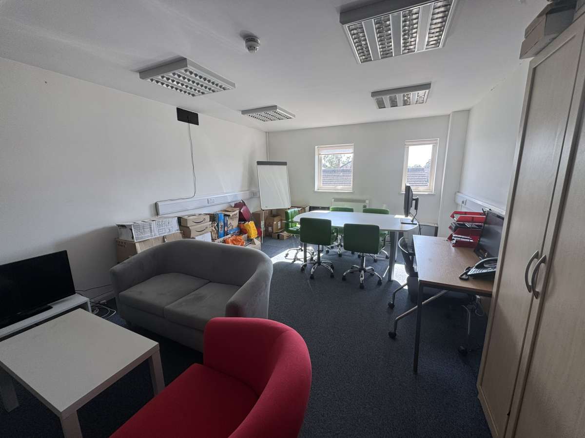 Office in Bourne - photo 2