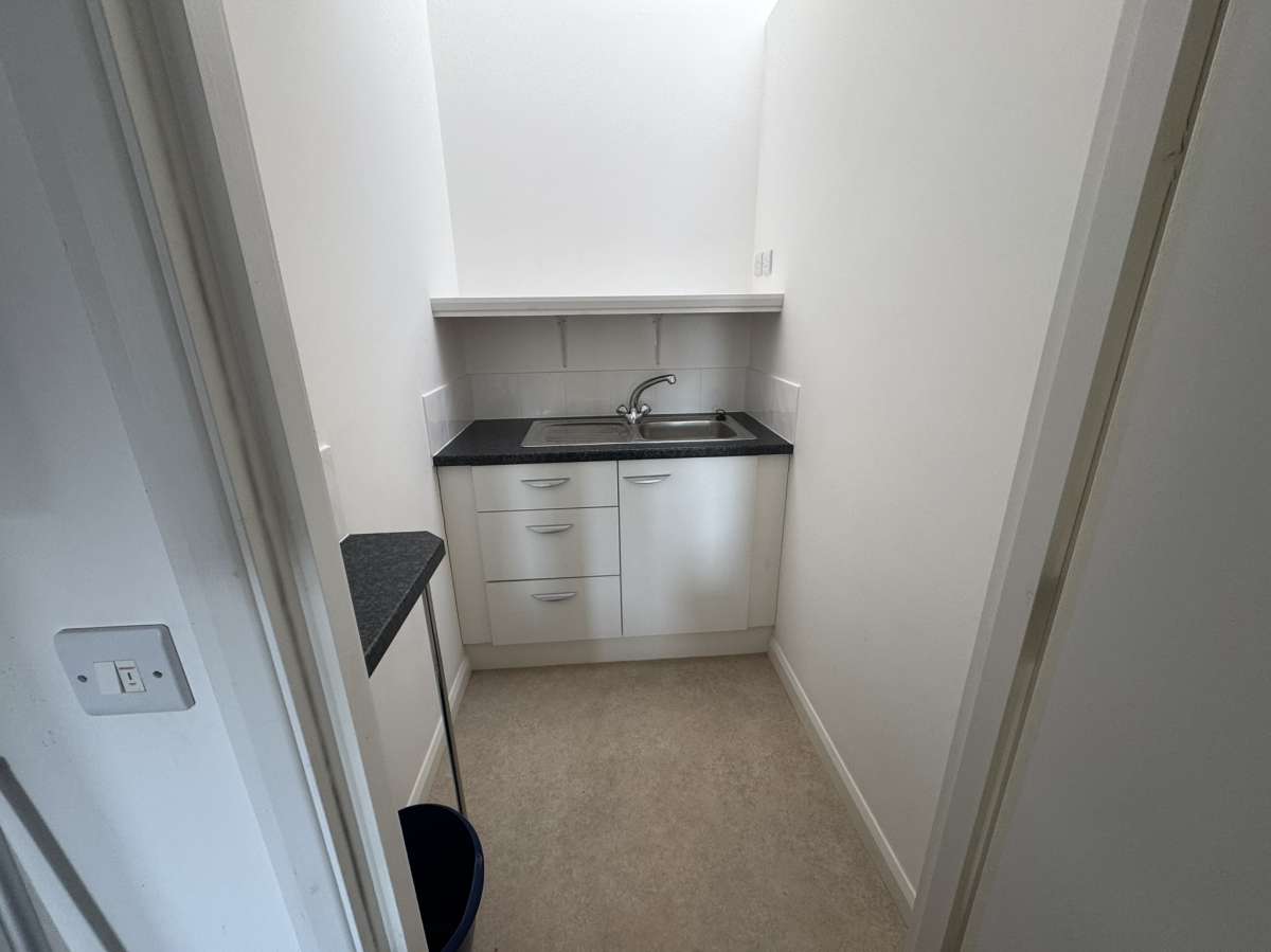 Office in Bourne - photo 4