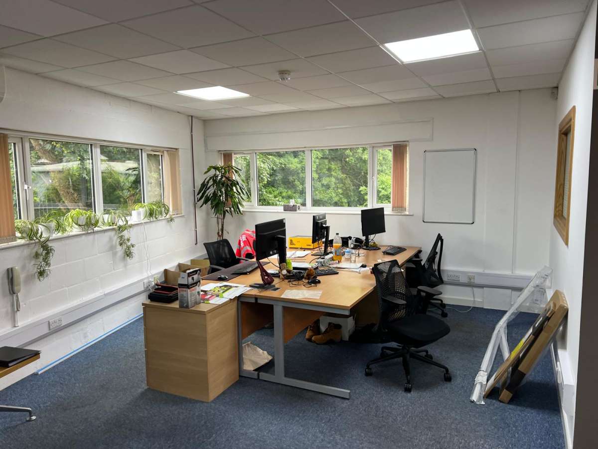 Office in Winchester - photo 2