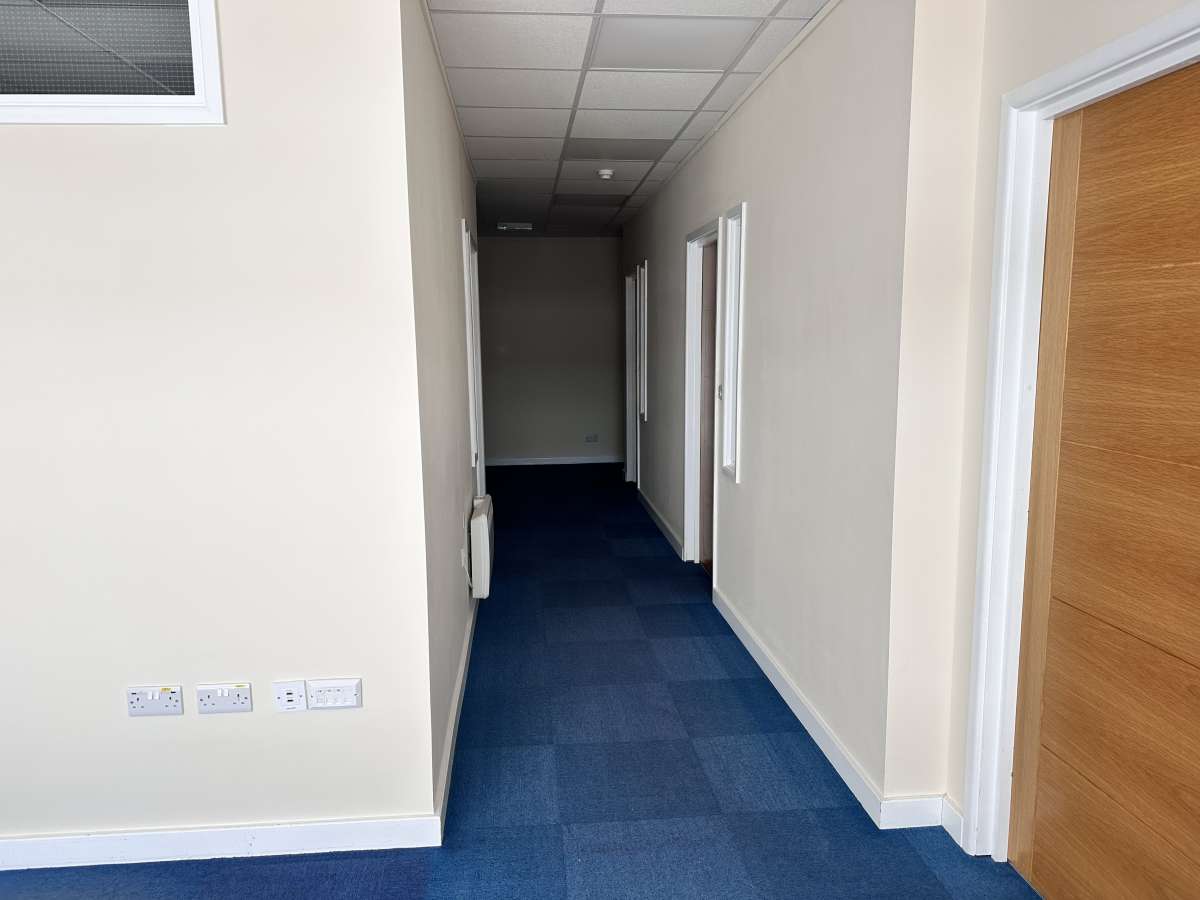 Office in Frome - photo 3