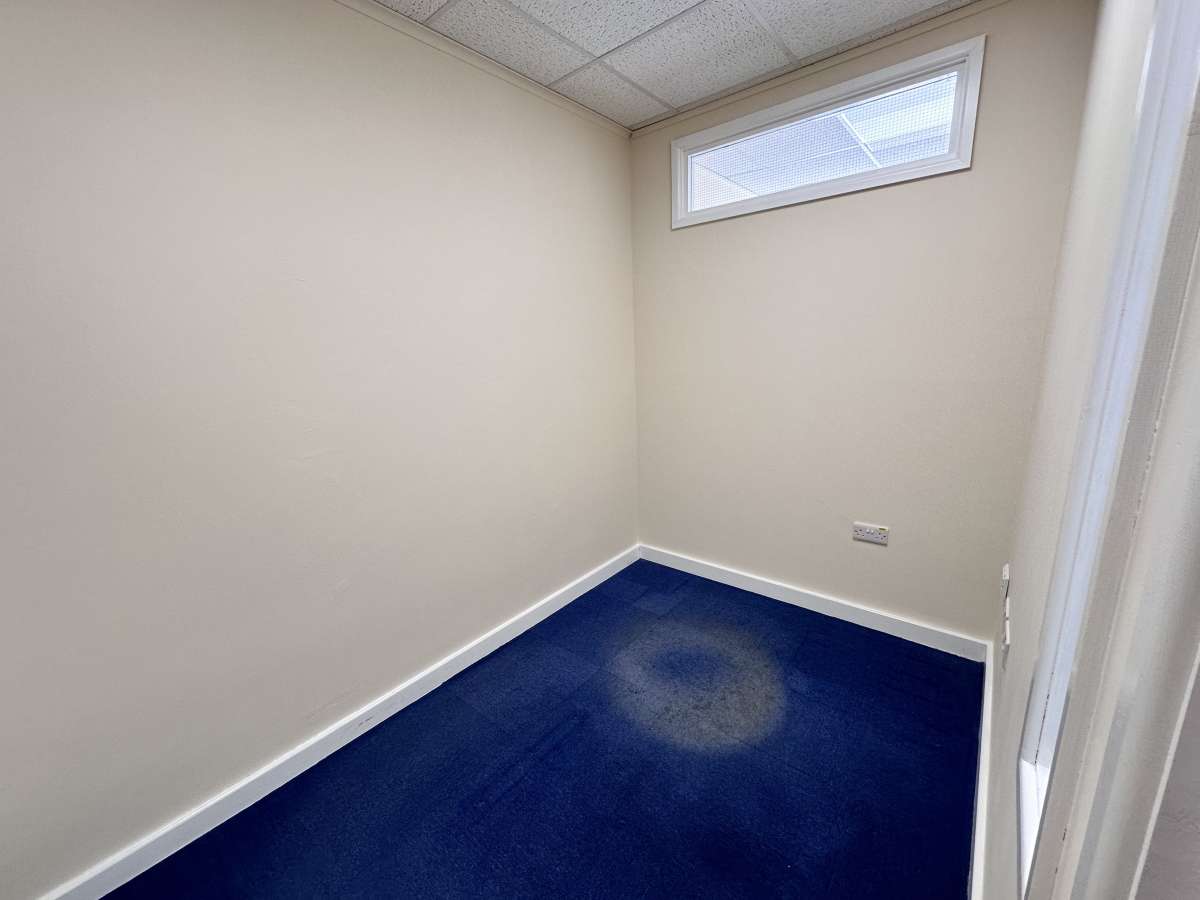 Office in Frome - photo 4