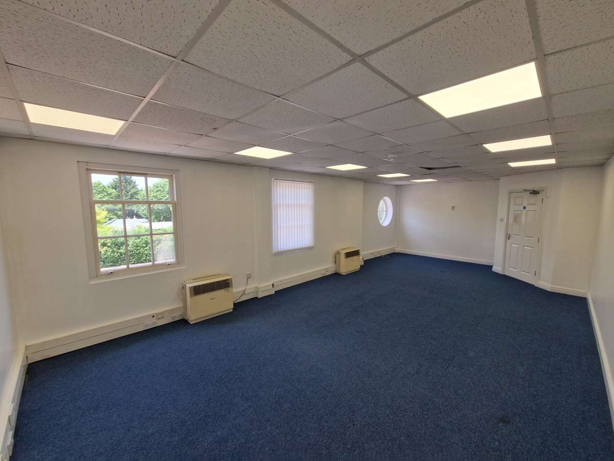 Office in Derby - photo 3