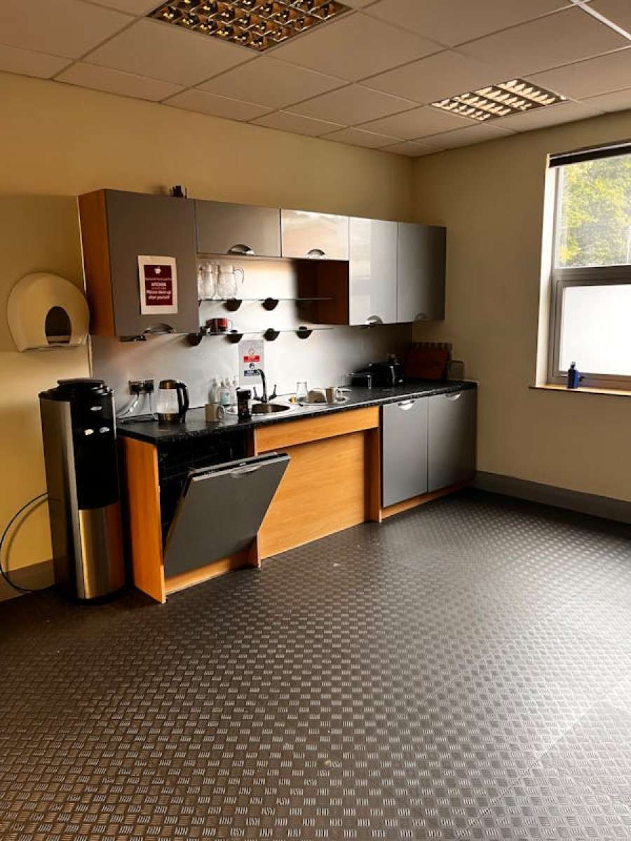 Office in Fareham - photo 4