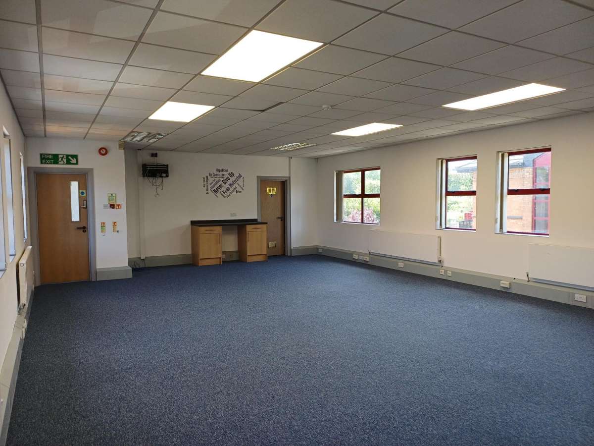 Office in Corby - photo 3