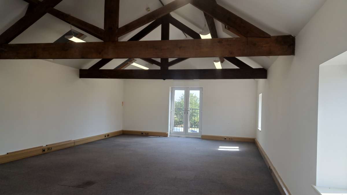 Office in Newport Pagnell - photo 4
