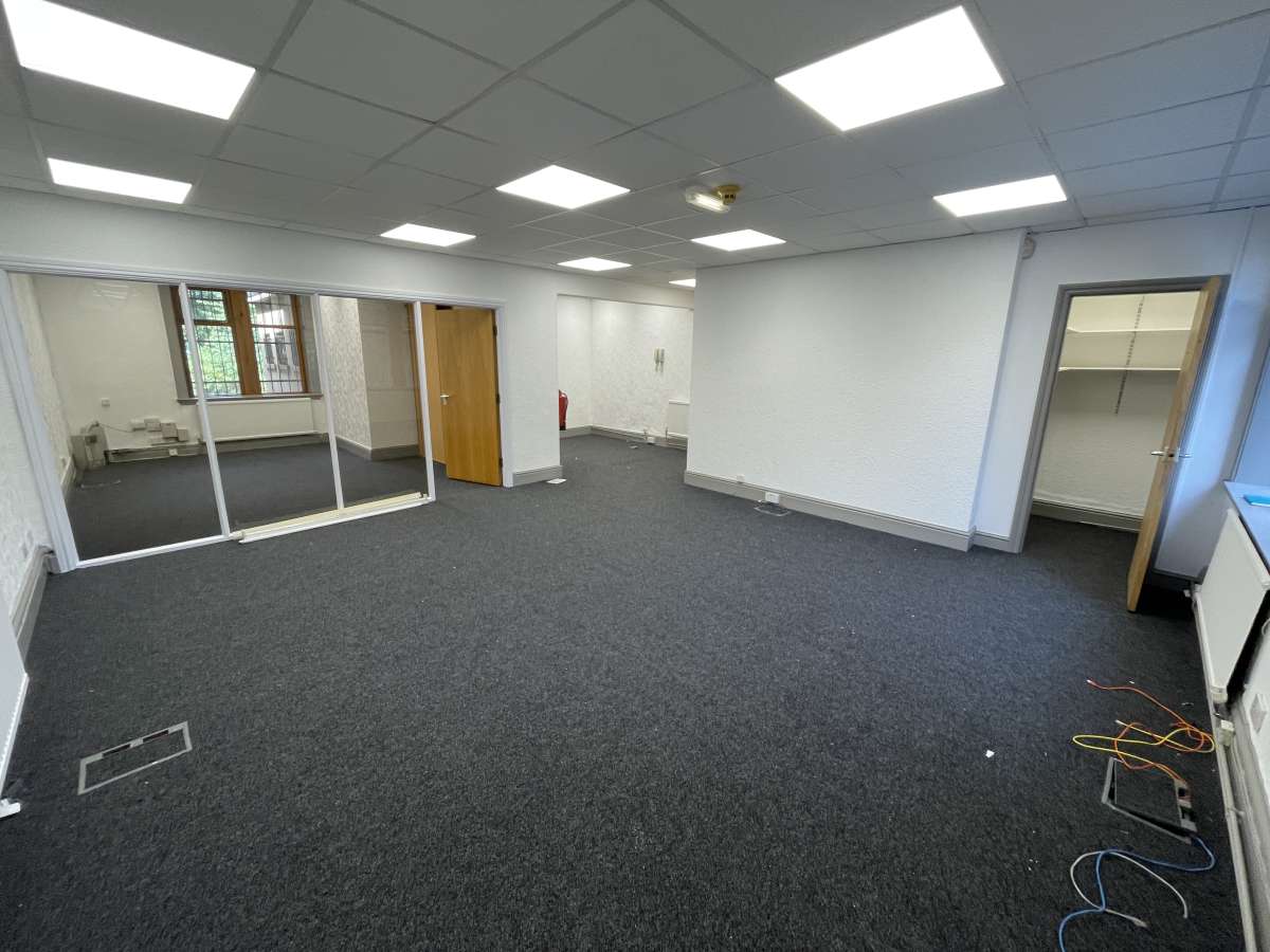 Office in Huddersfield - photo 3