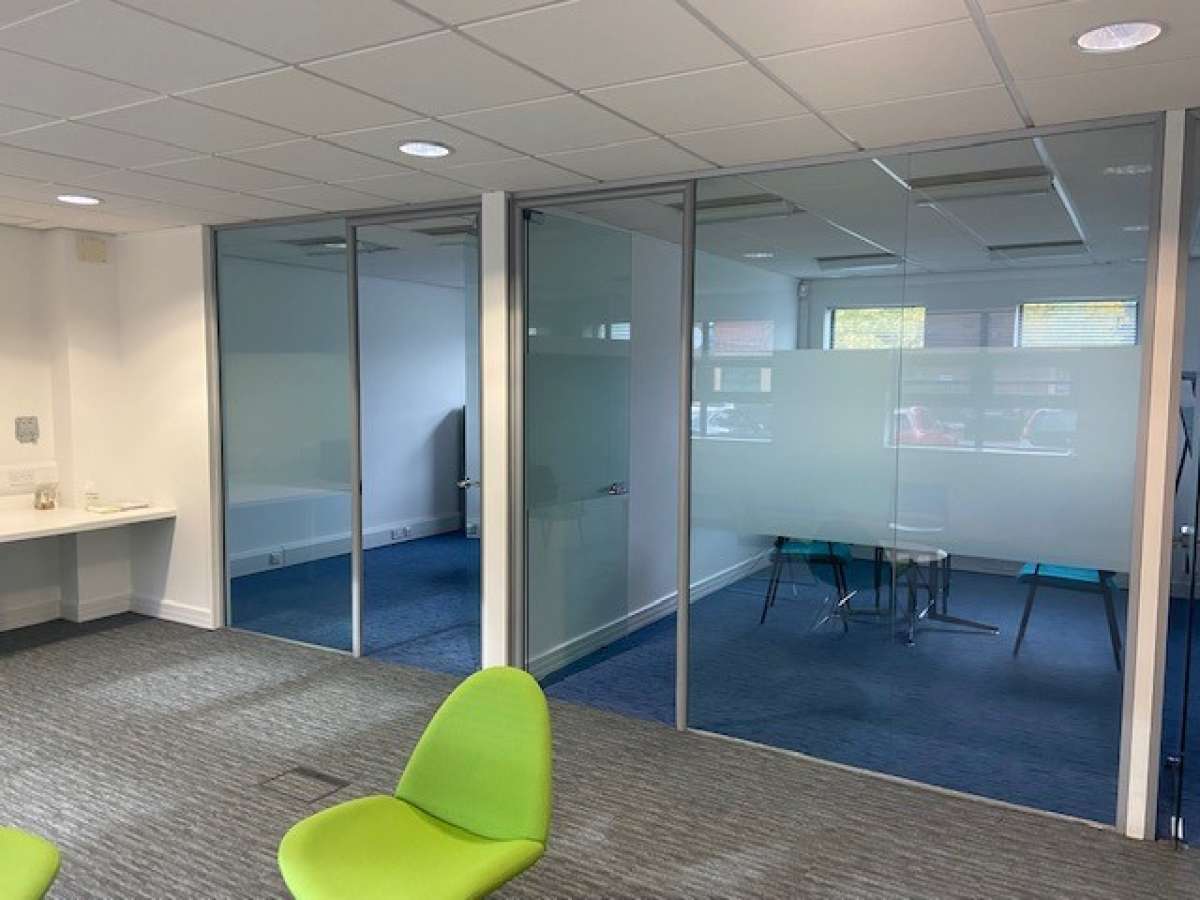 Office in Gateshead - photo 4
