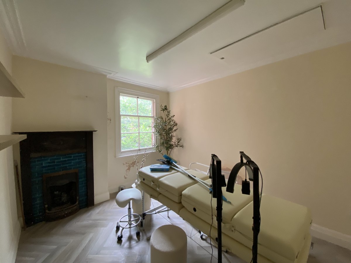 Office in Town Centre - photo 3