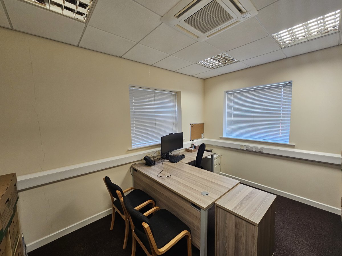 Office in Walderslade - photo 2
