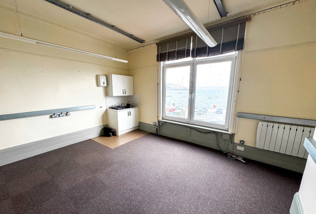 Office in Falmouth - photo 4
