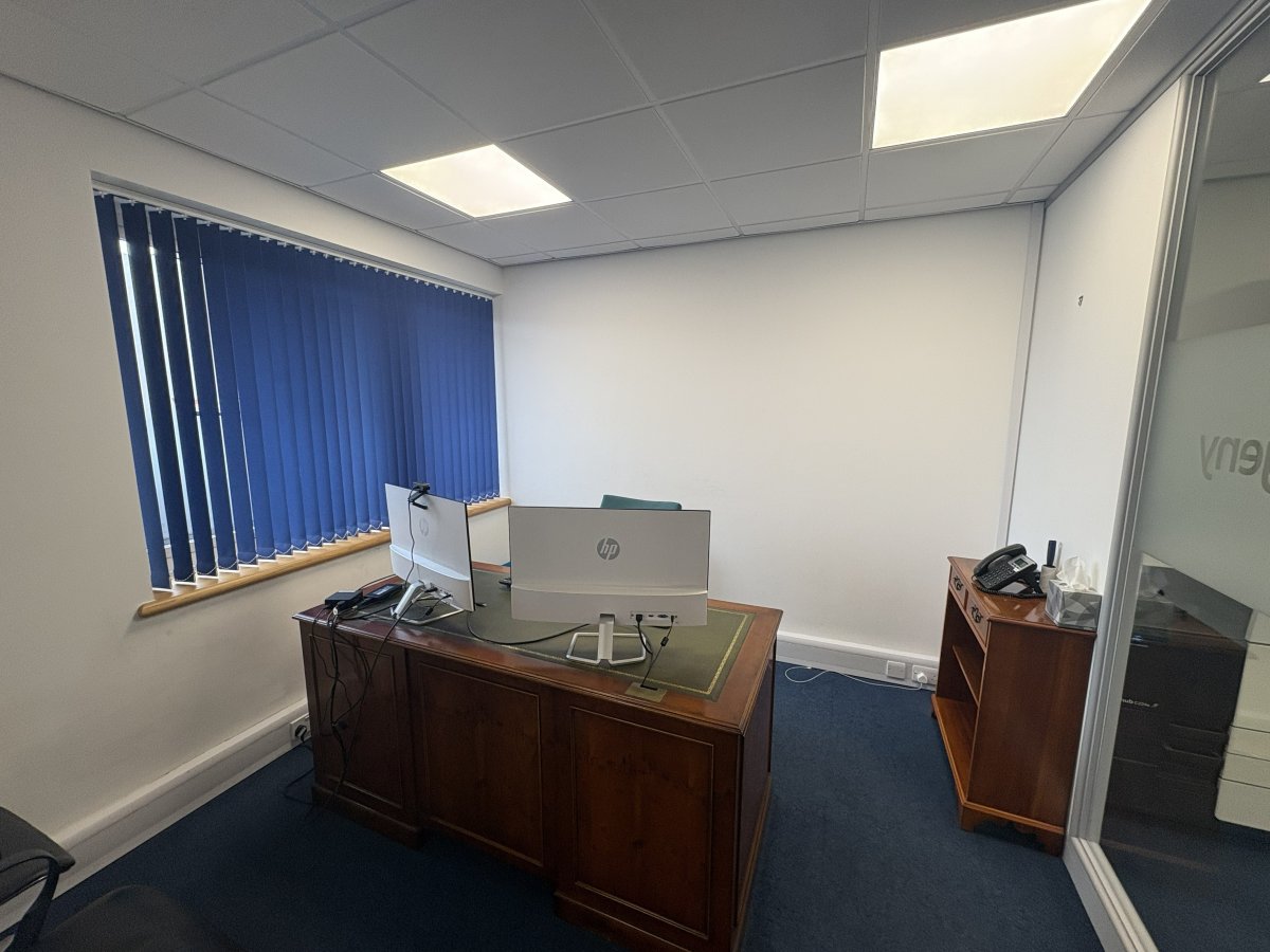 Office in Fareham - photo 4