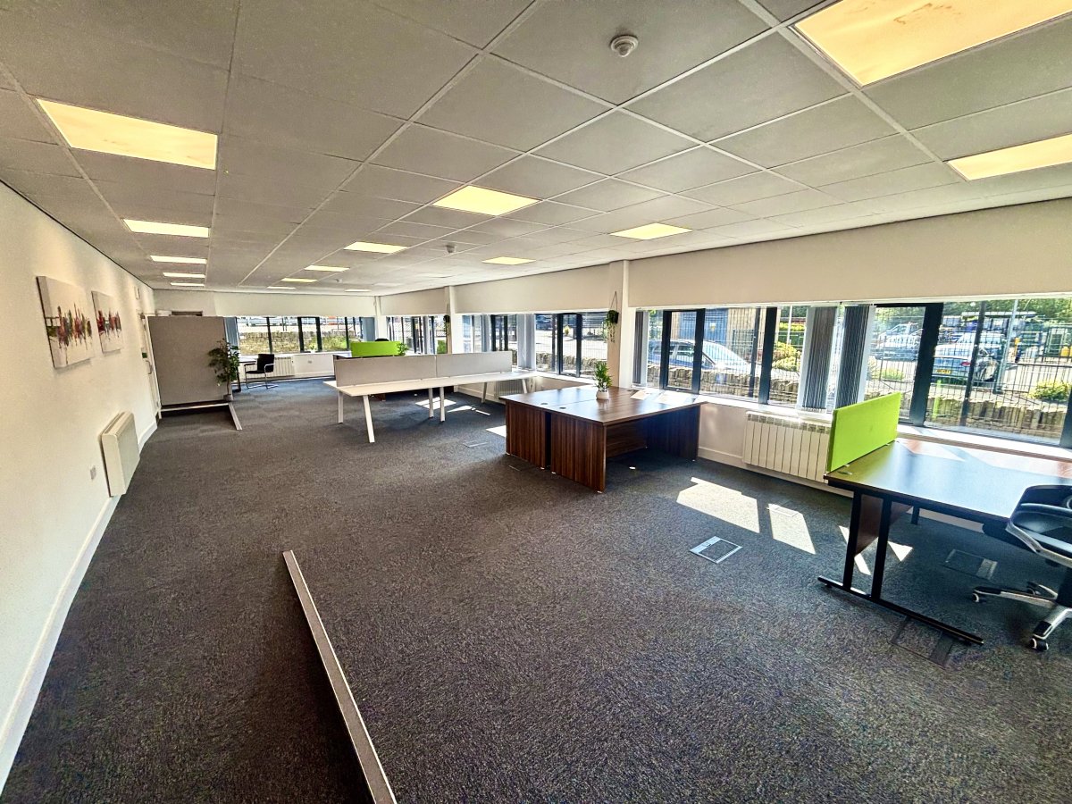 Office in Elland - photo 3
