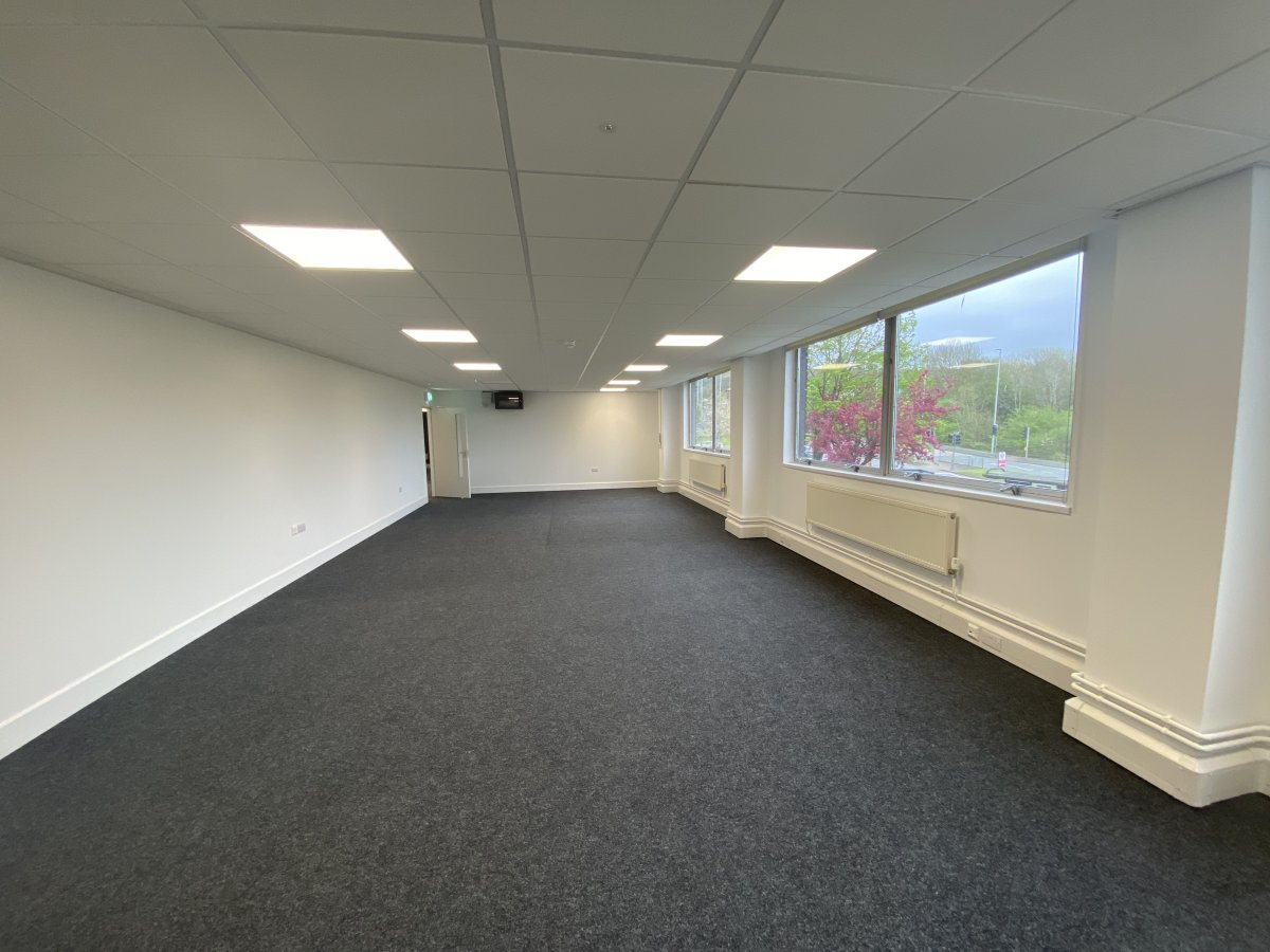 Office in Halesowen - photo 4