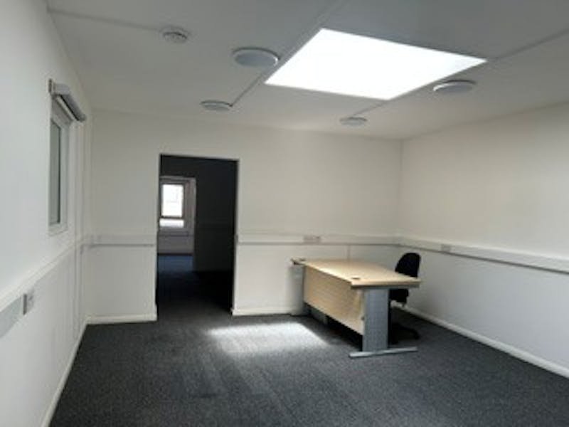 Office in Farnborough - photo 4