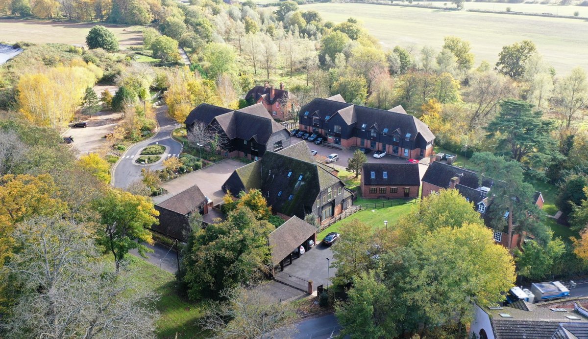 Office in Woking - photo 4