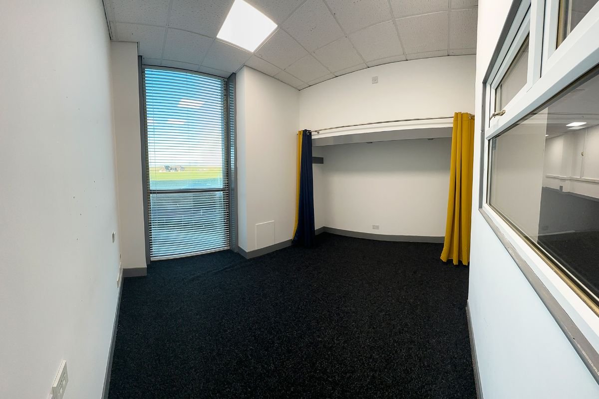 Office in Ayr - photo 2