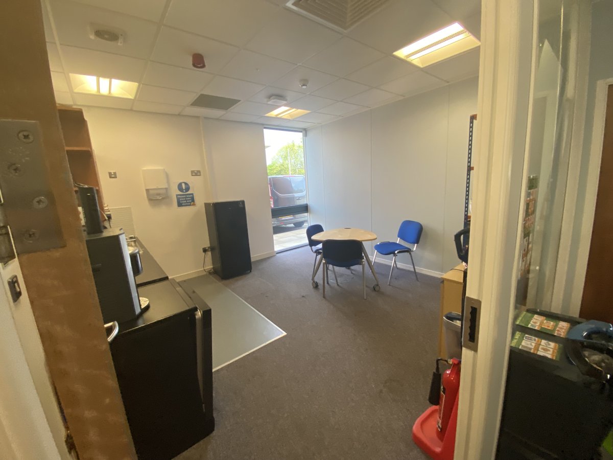 Office in Wolverhampton - photo 3