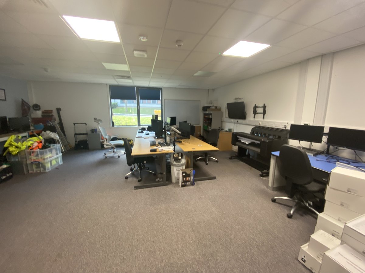 Office in Wolverhampton - photo 4