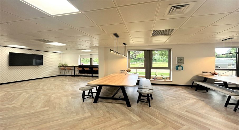 Office in Egham - photo 4