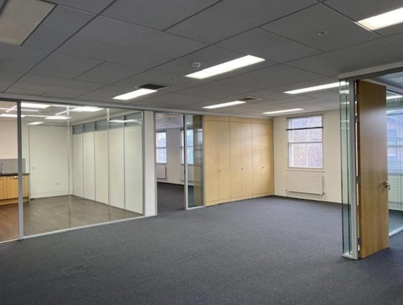Office in Egham - photo 4