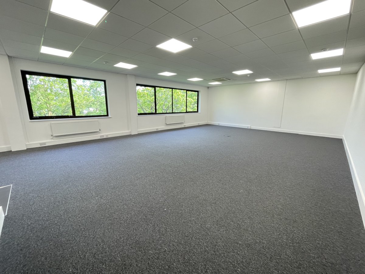 Office in Witney - photo 4