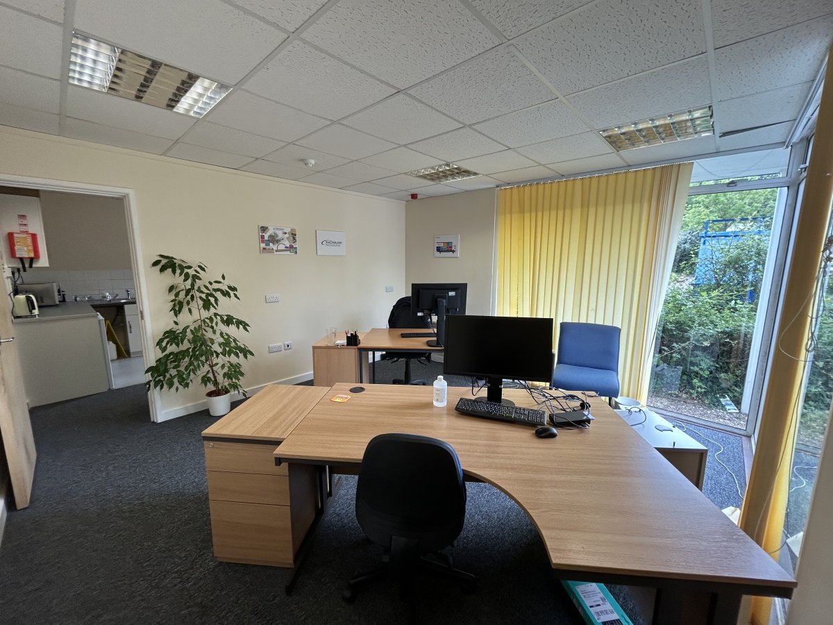 Office in Marsh Barton Trading Estate - photo 2
