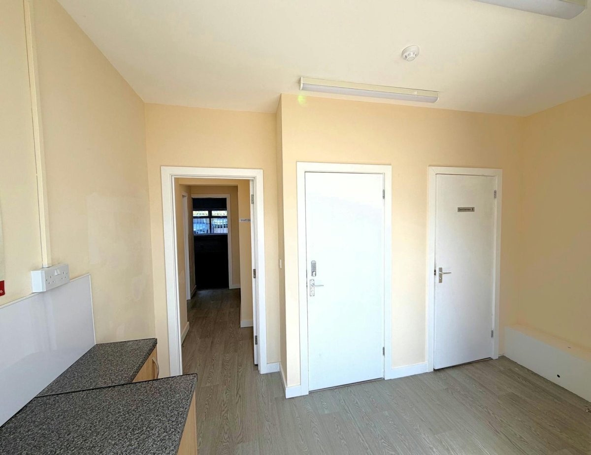 Office in Romford - photo 2