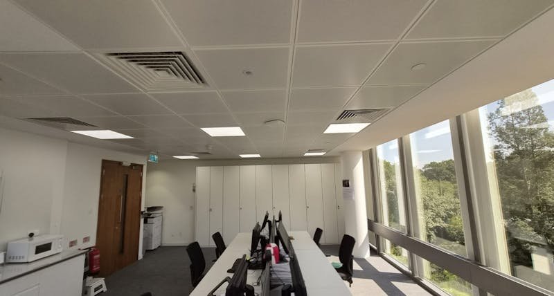Office in Basingstoke - photo 2