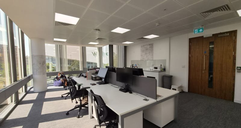 Office in Basingstoke - photo 3