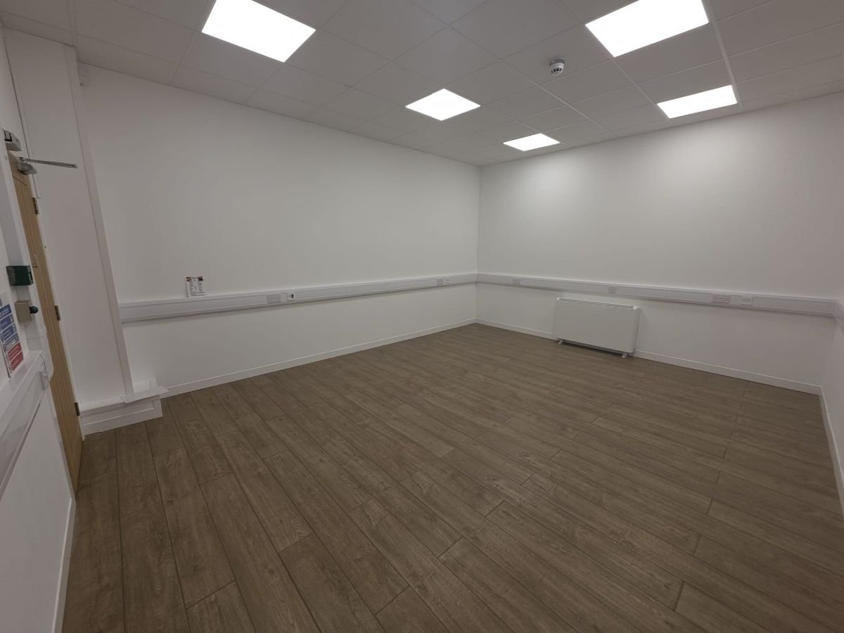 Office in Wirral - photo 2