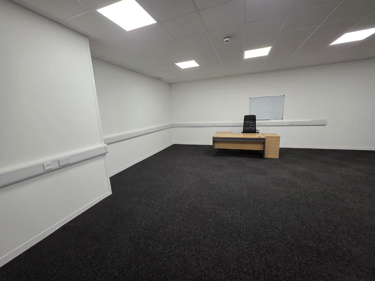 Office in Wirral - photo 2