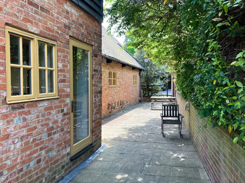 Office in Woking - photo 3