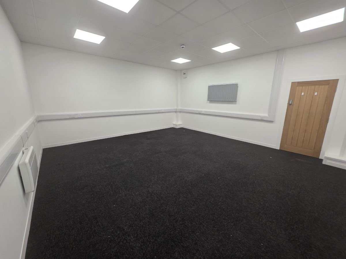 Office in Wirral - photo 2