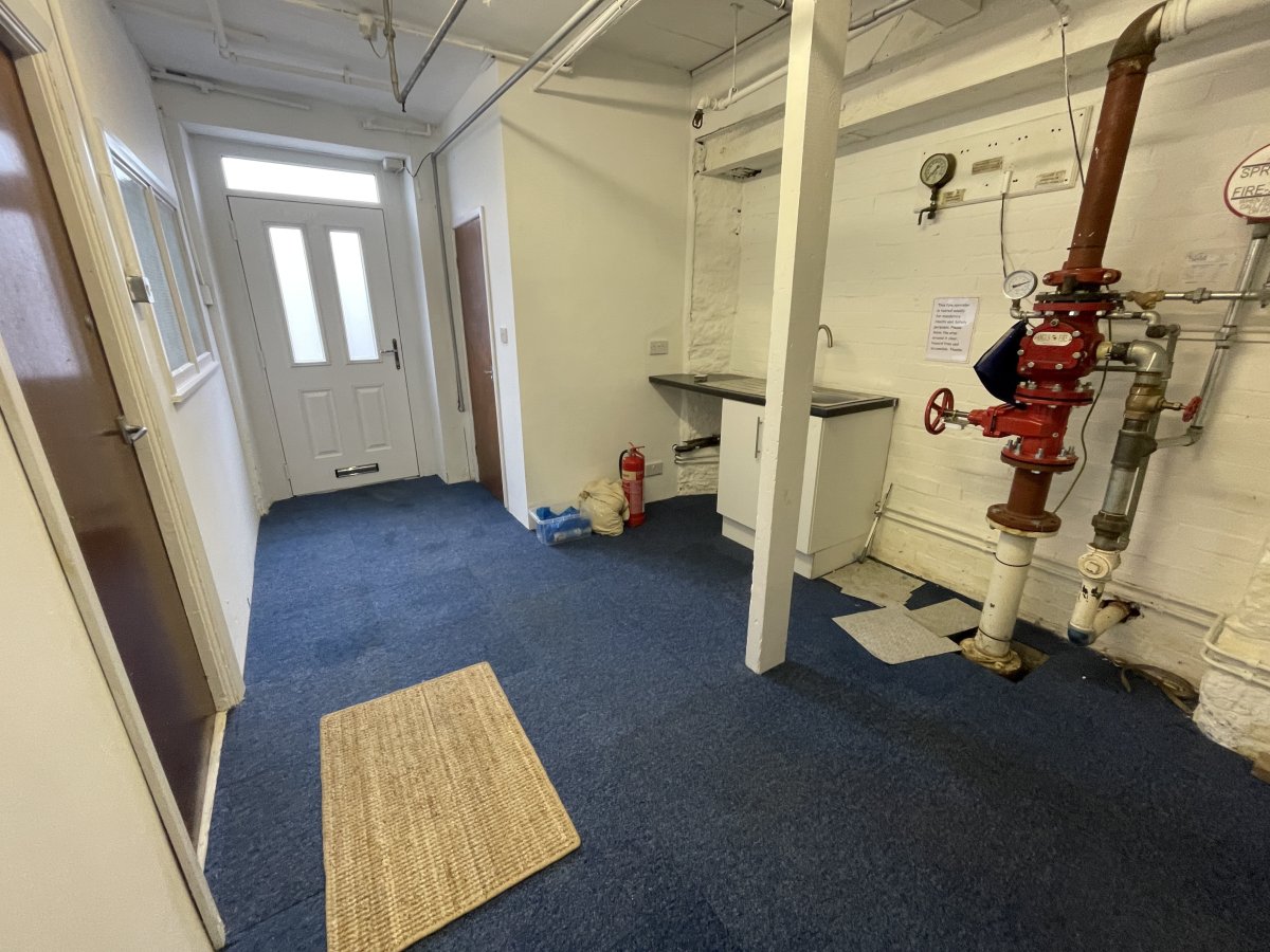 Office in Delph - photo 3