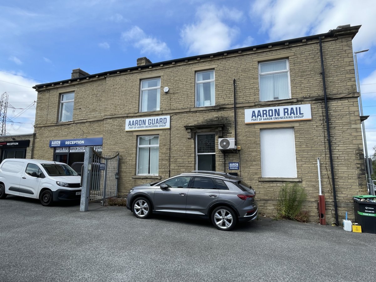 Office in Brighouse - photo 2