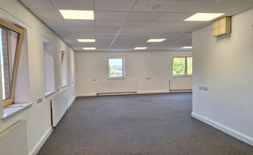 Office in Sowton Industrial Estate - photo 3