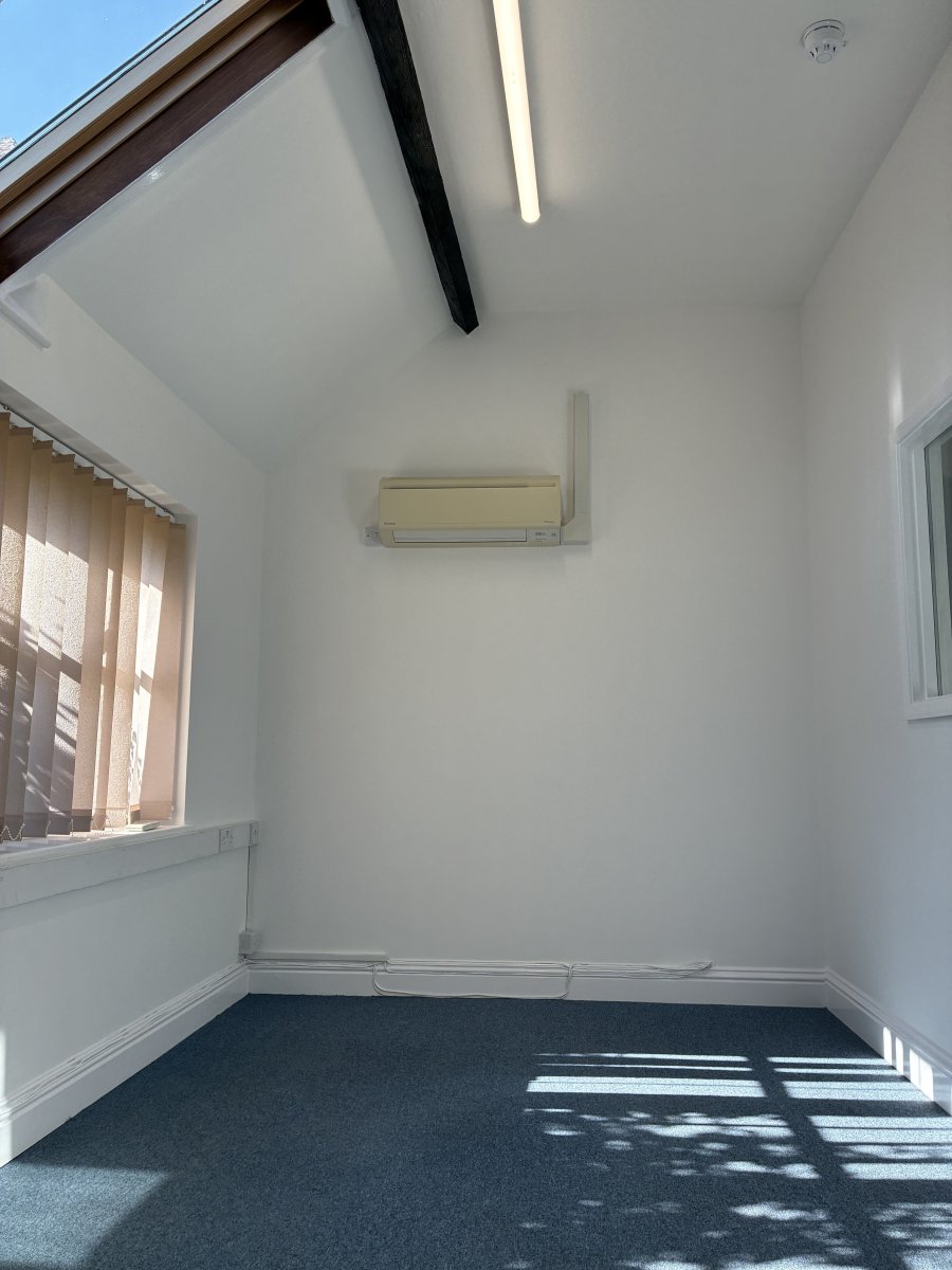 Office in Underriver - photo 2