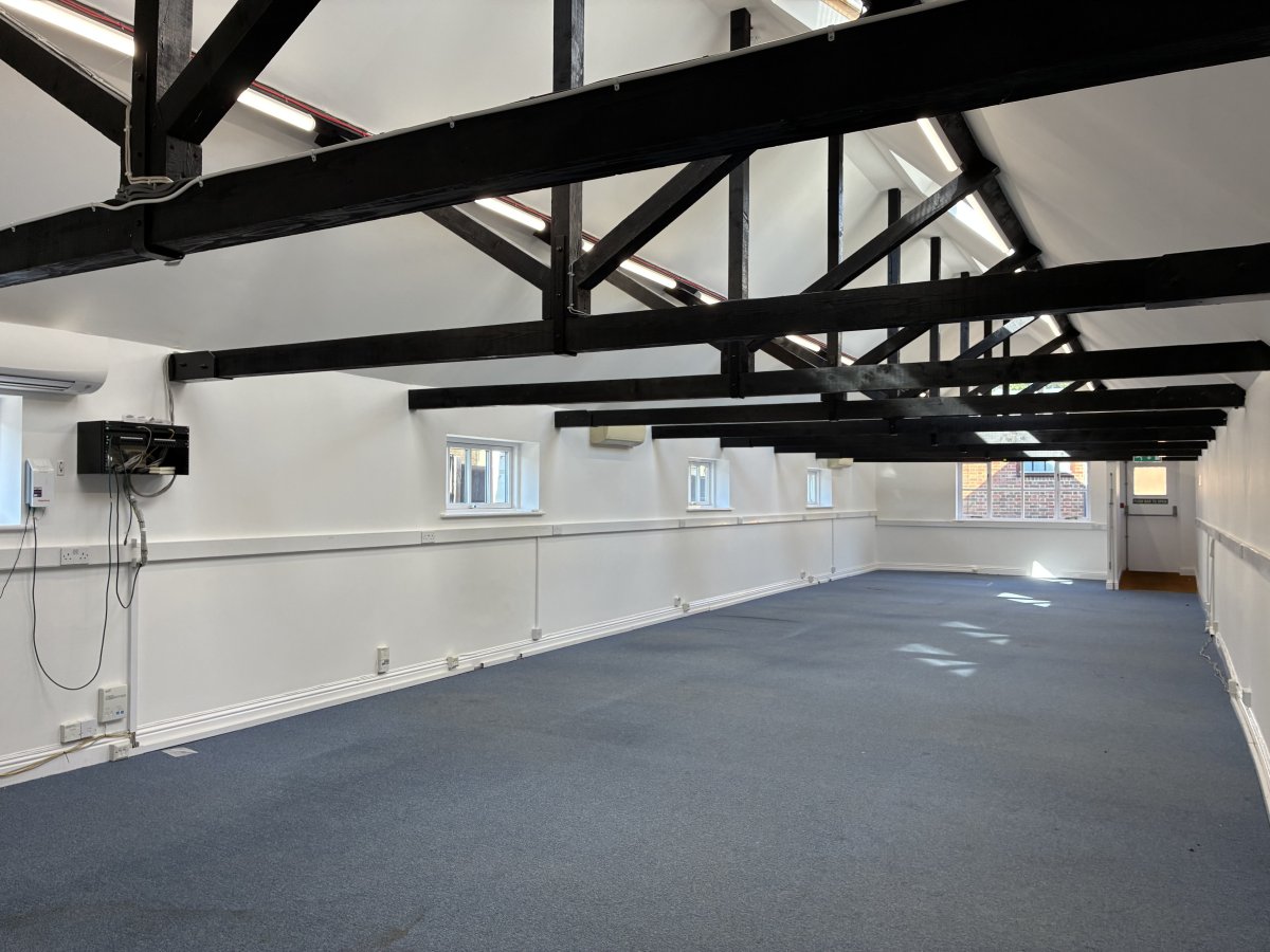 Office in Underriver - photo 3