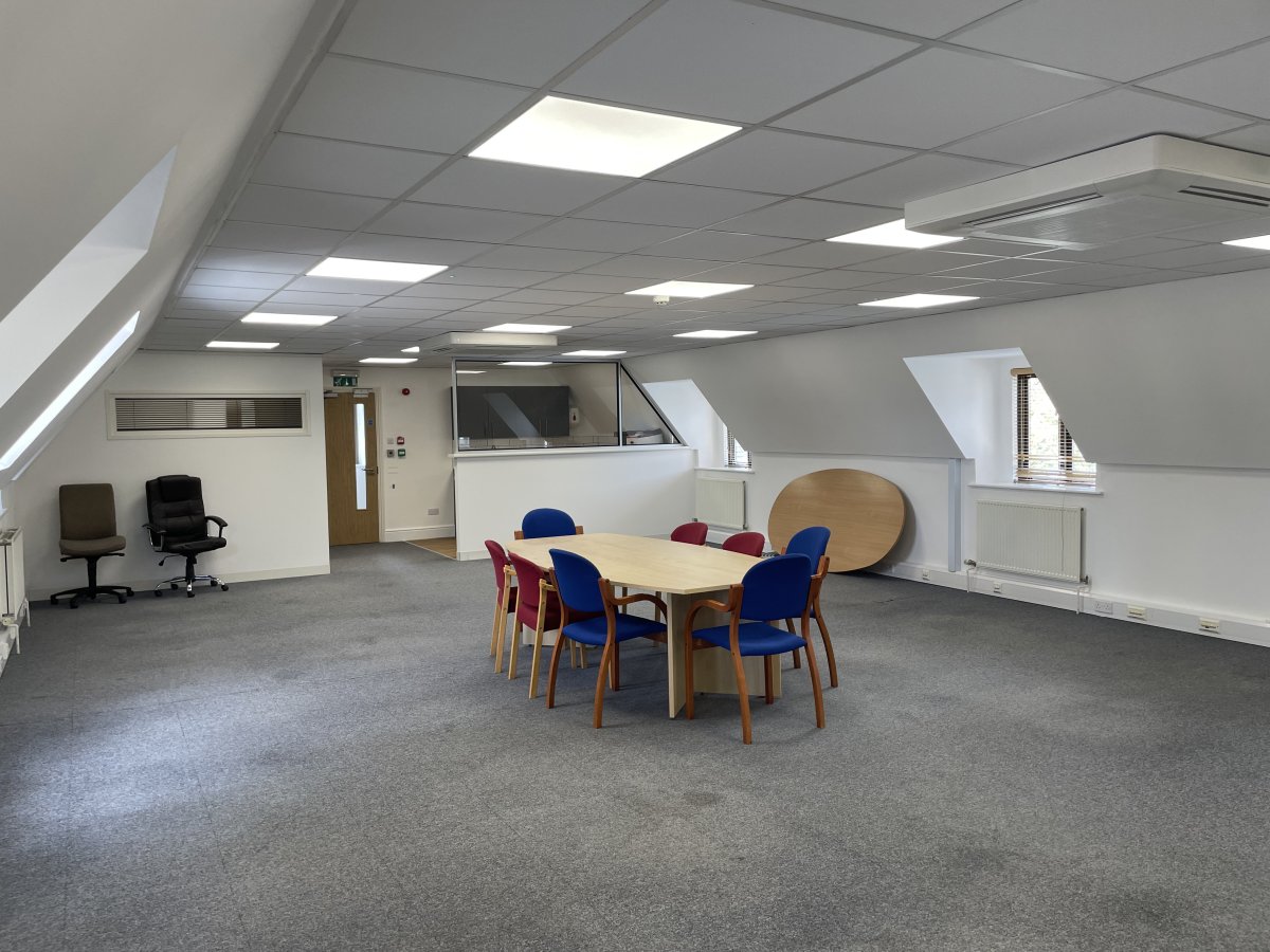 Office in Witney - photo 4