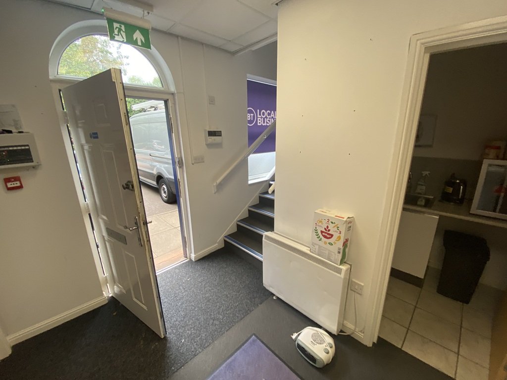 Office in Wolverhampton - photo 3