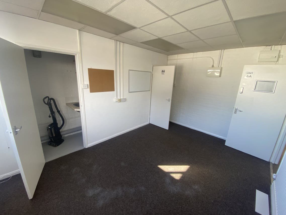 Office in Winchester - photo 2