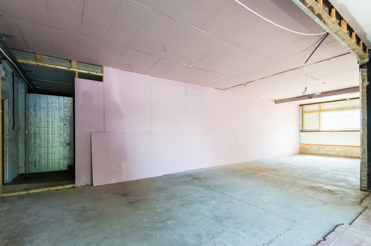 Office in New Milton - photo 4