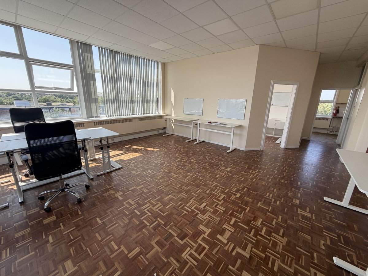 Office in Oadby - photo 2