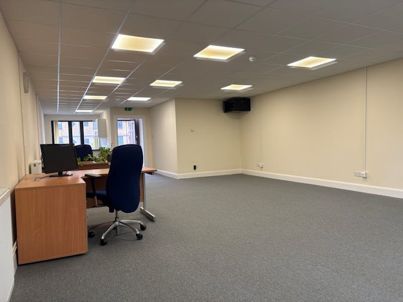 Office in Bordon - photo 3