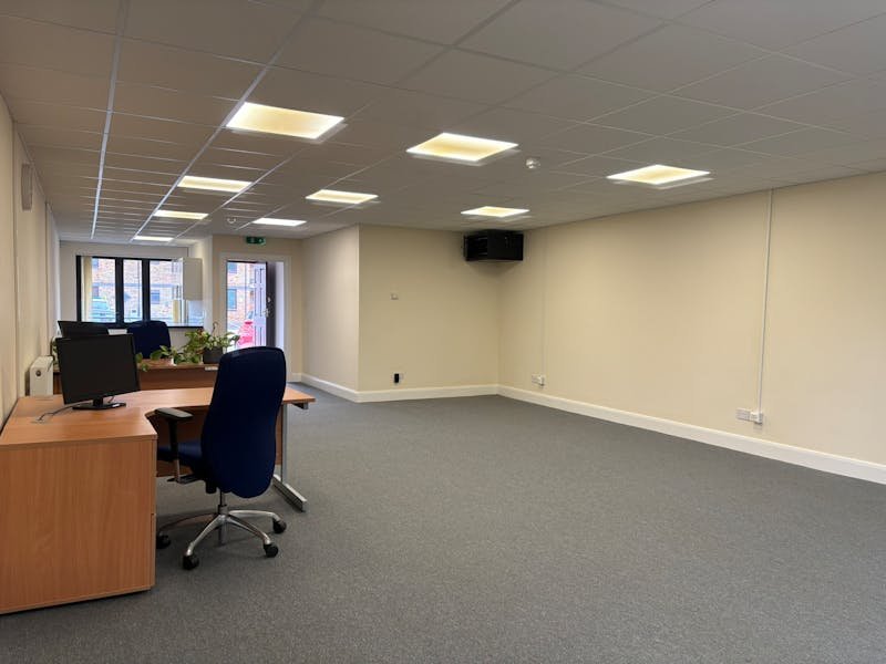 Office in Bordon - photo 4