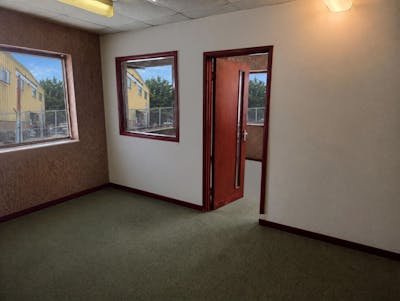 Office in Southsea - photo 4