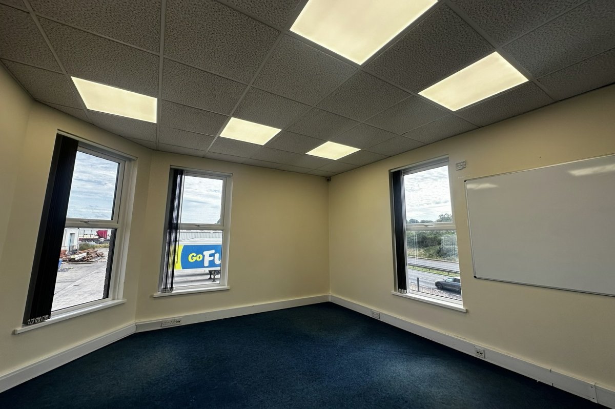 Office in Lisburn - photo 3